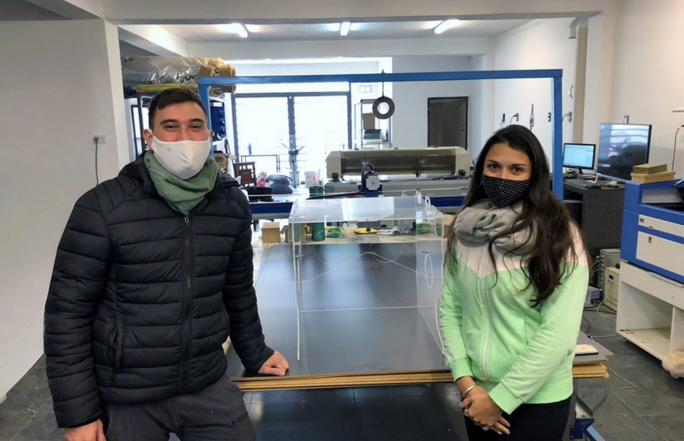 CORONAVIRUS: JÓVENES CONSTRUYEN CABINAS DE AISLAMIENTO EN SAN FRANCISCO