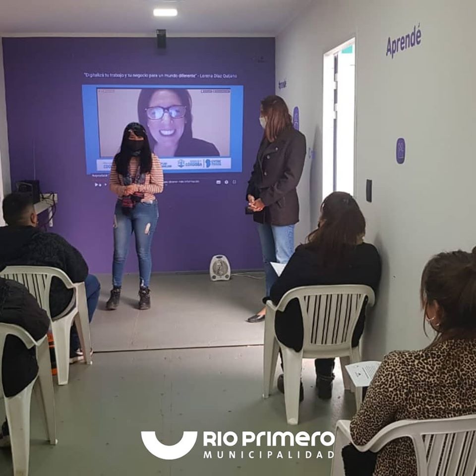 RÍO PRIMERO: FERIANTES COMENZARON SU CAPACITACIÓN EN EL PUNTO DIGITAL