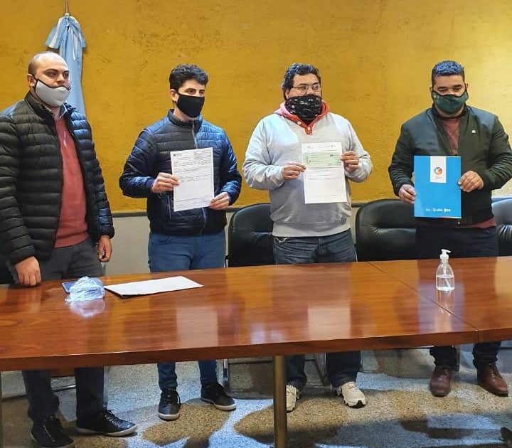 REGIÓN: ENTREGARON SUBSIDIO ECONÓMICO A CLUBES DE LA PARA Y OBISPO TREJO