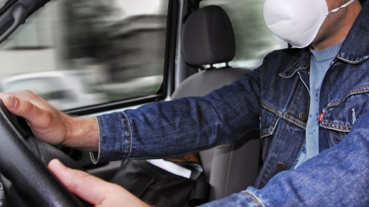 CORONAVIRUS: ¿CUÁNDO Y CÓMO USAR EL TAPABOCAS DENTRO DEL AUTO?