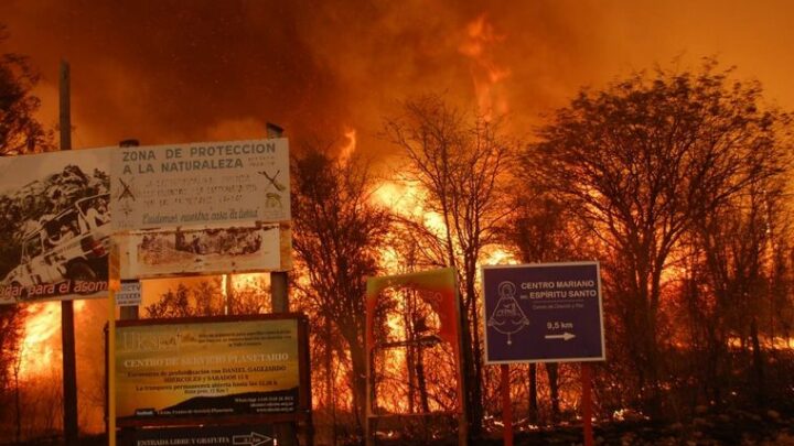 CÓRDOBA: INCENDIO EN LAS SIERRAS SE TRANSFORMA EN UNA CATÁSTROFE AMBIENTAL