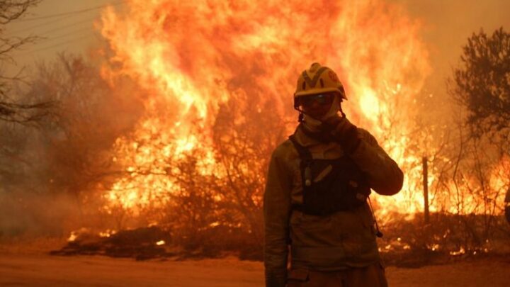 CÓRDOBA – INCENDIOS: 600 PERSONAS EVACUADAS EN CAPILLA DEL MONTE