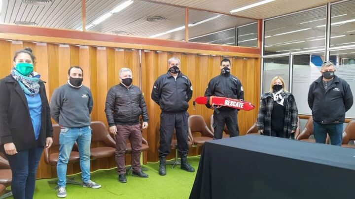 ARROYITO: MUNICIPIO OTORGÓ EQUIPO A BOMBEROS VOLUNTARIOS