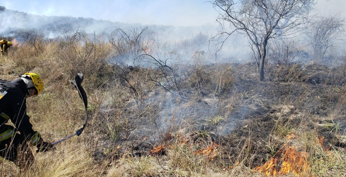 CÓRDOBA: ESTÁN CONTENIDOS LOS INCENDIOS PERO LA ZONA SIGUE “CALIENTE” CÓRDOBA: ESTÁN CONTENIDOS LOS INCENDIOS PERO LA ZONA SIGUE “CALIENTE”