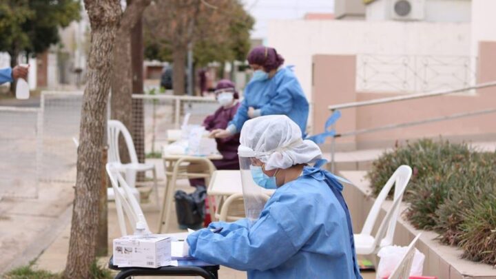 VILLA SANTA ROSA: REALIZAN TESTEOS EN LA CALLE POR CORONAVIRUS