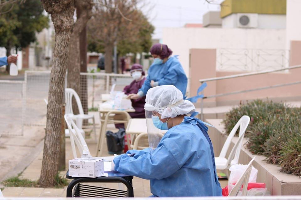VILLA SANTA ROSA: REALIZAN TESTEOS EN LA CALLE POR CORONAVIRUS VILLA SANTA ROSA: REALIZAN TESTEOS EN LA CALLE POR CORONAVIRUS