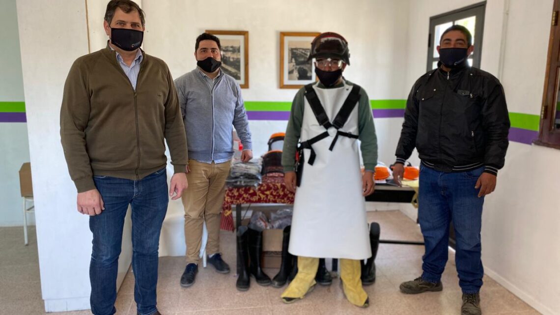 BALNEARIA: MUNICIPIÓ ENTREGÓ EQUIPO AL PERSONAL DEL CORRALÓN BALNEARIA: MUNICIPIÓ ENTREGÓ EQUIPO AL PERSONAL DEL CORRALÓN