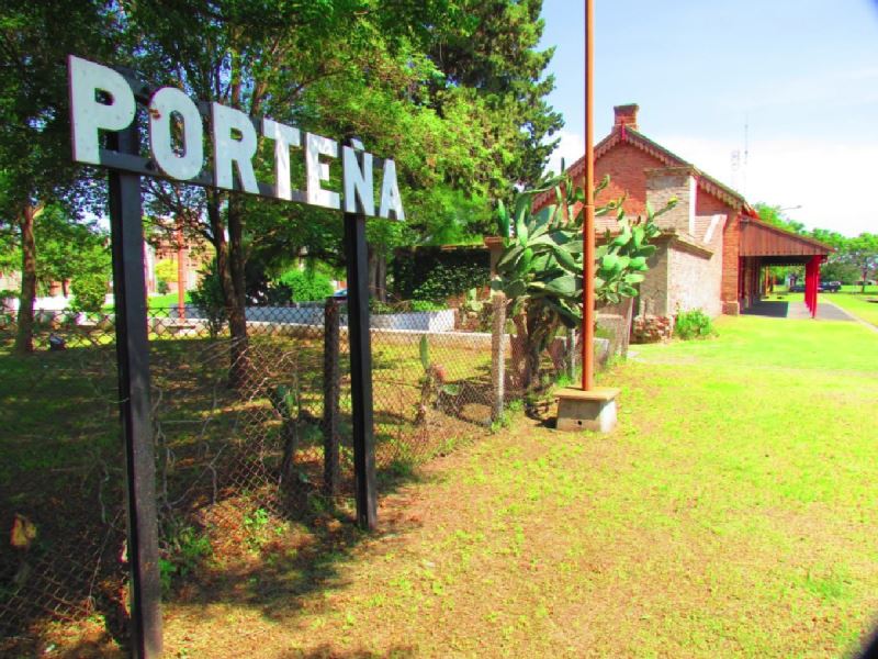 PORTEÑA: ROBARON UN MILLON DE PESOS Y 10 MIL DOLARES QUE ESTABAN EN UN AUTO PORTEÑA: ROBARON UN MILLON DE PESOS Y 10 MIL DOLARES QUE ESTABAN EN UN AUTO