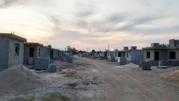 ARROYITO: EN NOVIEMBRE ESTARÁN LISTAS 32 VIVIENDAS MUNICIPALES