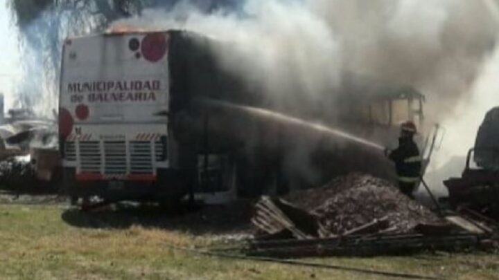 BALNEARIA: MENORES SERIAN AUTORES DEL INCENDIO DEL COLECTIVO MUNICIPAL