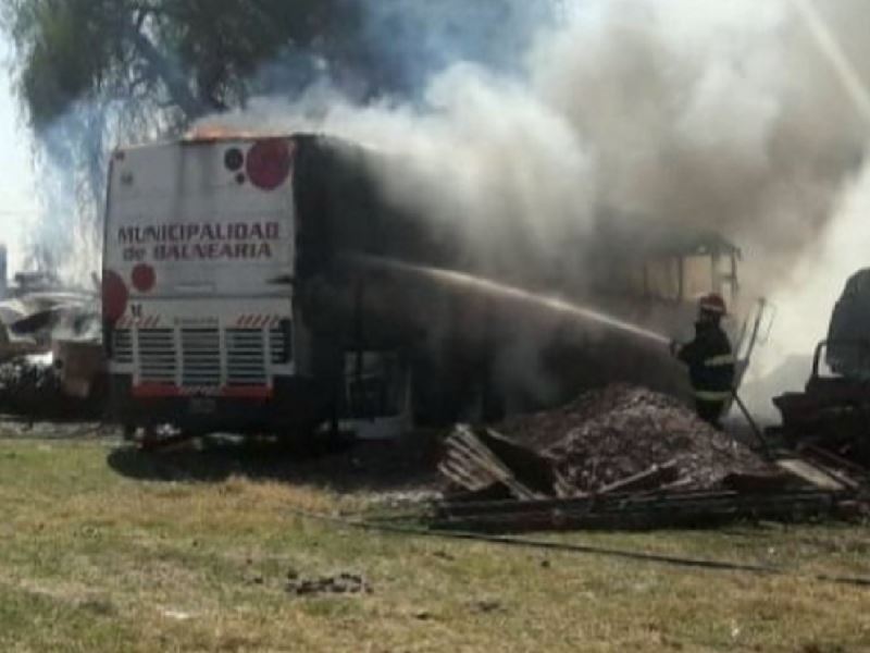 BALNEARIA: MENORES SERIAN AUTORES DEL INCENDIO DEL COLECTIVO MUNICIPAL BALNEARIA: MENORES SERIAN AUTORES DEL INCENDIO DEL COLECTIVO MUNICIPAL