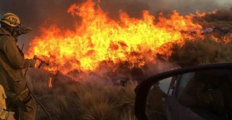 CÓRDOBA: UNOS 400 BOMBEROS DAN BATALLA A LOS INCENDIOS EN LAS SIERRAS CÓRDOBA: UNOS 400 BOMBEROS DAN BATALLA A LOS INCENDIOS EN LAS SIERRAS