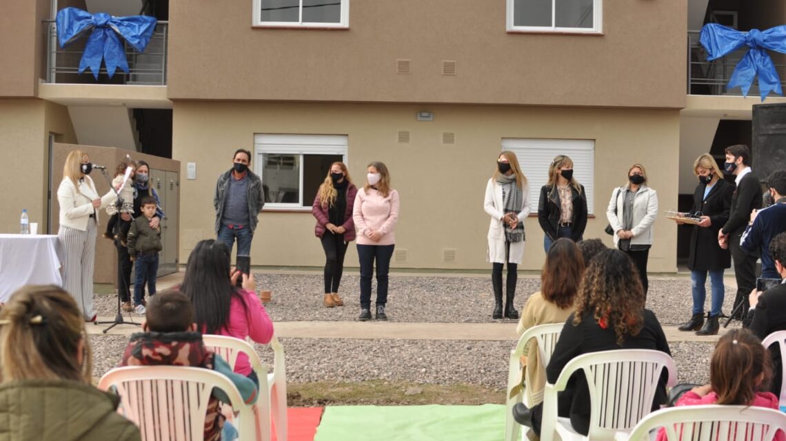 RÍO PRIMERO: CRAVERO ENTREGÓ OCHO DEPARTAMENTOS DEL PLAN DE VIVIENDA MUNICIPAL RÍO PRIMERO: CRAVERO ENTREGÓ OCHO DEPARTAMENTOS DEL PLAN DE VIVIENDA MUNICIPAL