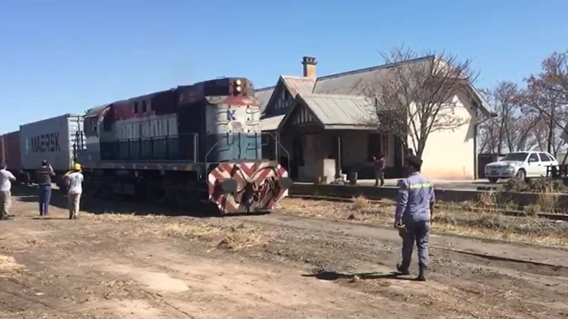 LUEGO DE 40 AÑOS EL TREN VOLVIÓ A OBISPO TREJO LUEGO DE 40 AÑOS EL TREN VOLVIÓ A OBISPO TREJO