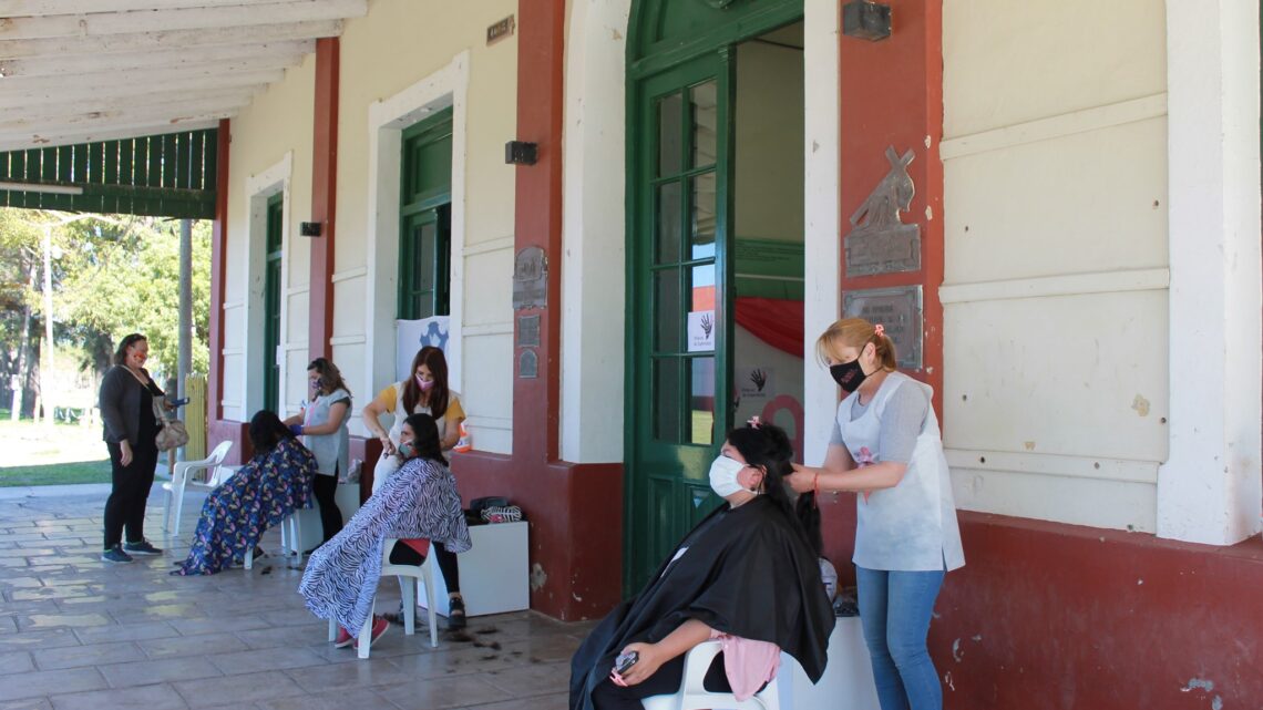 BALNEARIA: MUJERES Y NIÑAS DONARON PELO EN LA CAMPAÑA “UN PEQUEÑO MECHON…”