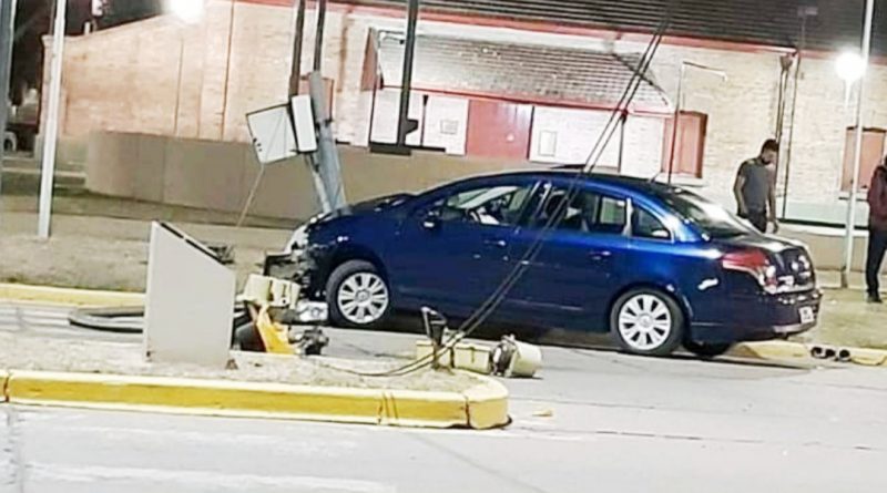 BRINKMANN: IMPACTANTE CHOQUE DE UN AUTO EN PLENO CENTRO DE LA CIUDAD BRINKMANN: IMPACTANTE CHOQUE DE UN AUTO EN PLENO CENTRO DE LA CIUDAD