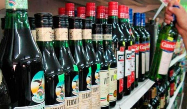 ARROYITO: PROHIBEN LA VENTA DE BEBIDAS ALCOHOLICAS PARA LLEVAR DESPUÉS DE LAS 20 HORAS ARROYITO: PROHIBEN LA VENTA DE BEBIDAS ALCOHOLICAS PARA LLEVAR DESPUÉS DE LAS 20 HORAS