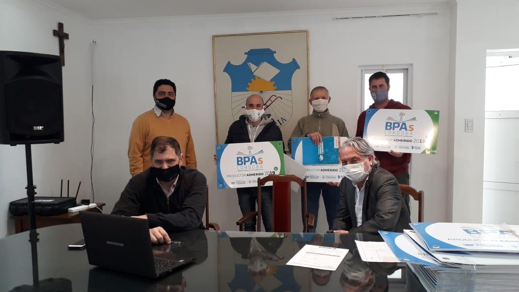 BALNEARIA: ENTREGARON CERTIFICADOS DE BUENAS PRÁCTICAS AGROPECUARIAS BALNEARIA: ENTREGARON CERTIFICADOS DE BUENAS PRÁCTICAS AGROPECUARIAS