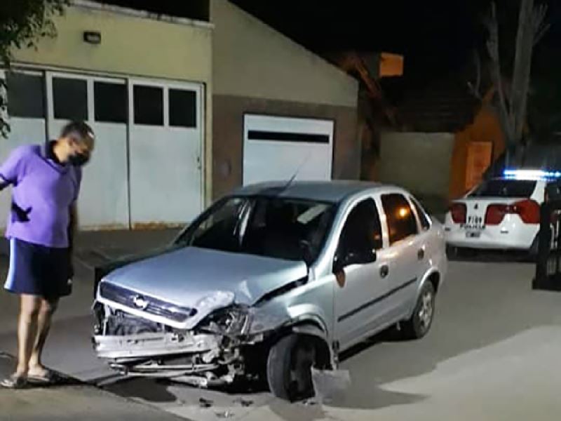 DEVOTO: CHOCARON CON UNA CASA, METIERON EL AUTO EN EL DORMITORIO DEVOTO: CHOCARON CON UNA CASA, METIERON EL AUTO EN EL DORMITORIO