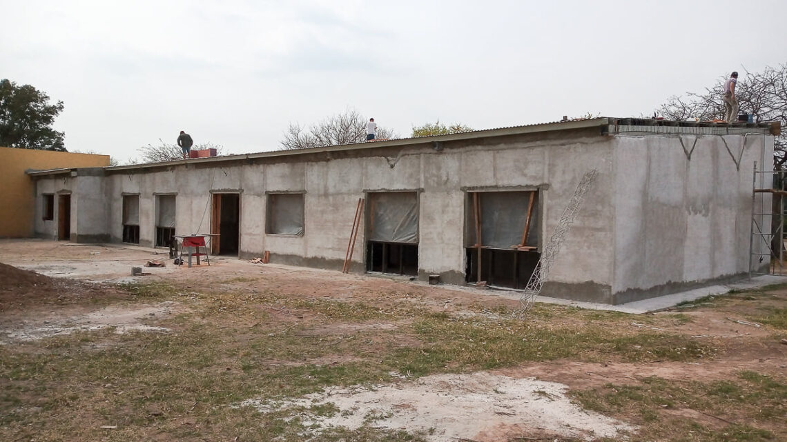 LA PARA; SIGUEN AVANZANDO LAS AULAS CONSTRUIDAS CON BOTELLAS LA PARA; SIGUEN AVANZANDO LAS AULAS CONSTRUIDAS CON BOTELLAS
