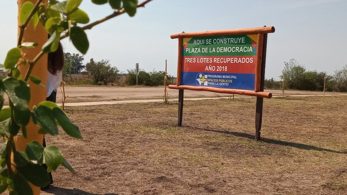 LA PARA: MUNICIPALIDAD CONSTRUYE LA PLAZA DE LA DEMOCRACIA LA PARA: MUNICIPALIDAD CONSTRUYE LA PLAZA DE LA DEMOCRACIA