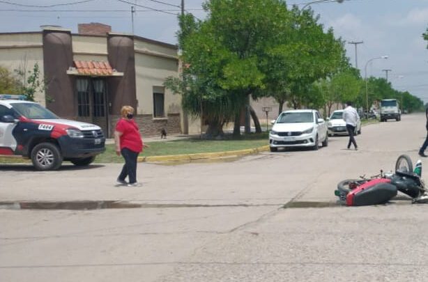 BALNEARIA: DOS JÓVENES CON GRAVES HERIDAS AL ACCIDENTARSE MIENTRAS CIRCULABAN EN UNA MOTO