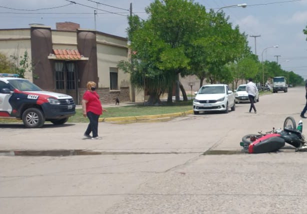 BALNEARIA: DOS JÓVENES CON GRAVES HERIDAS AL ACCIDENTARSE MIENTRAS CIRCULABAN EN UNA MOTO