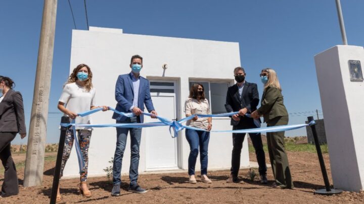 EL VICEGOBERNADOR MANUEL CALVO INAUGURÓ VIVIENDAS SEMILLA EN FREYRE
