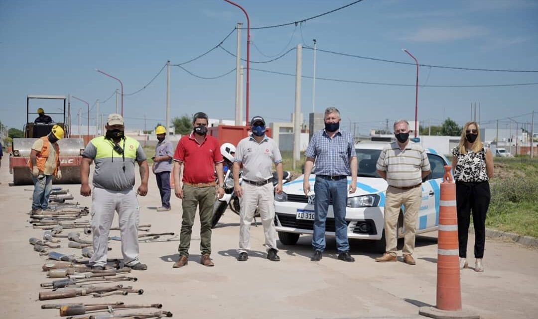 ARROYITO: DESTRUYEN CAÑOS DE ESCAPES RUIDOSOS SECUETRADOS A MOTOCICLETAS ARROYITO: DESTRUYEN CAÑOS DE ESCAPES RUIDOSOS SECUETRADOS A MOTOCICLETAS