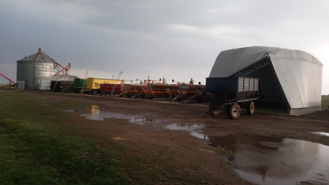FUERTES VIENTOS PROVOCARON DAÑOS EN LA ZONA RURAL DE BALNEARIA Y TORO PUJIO
