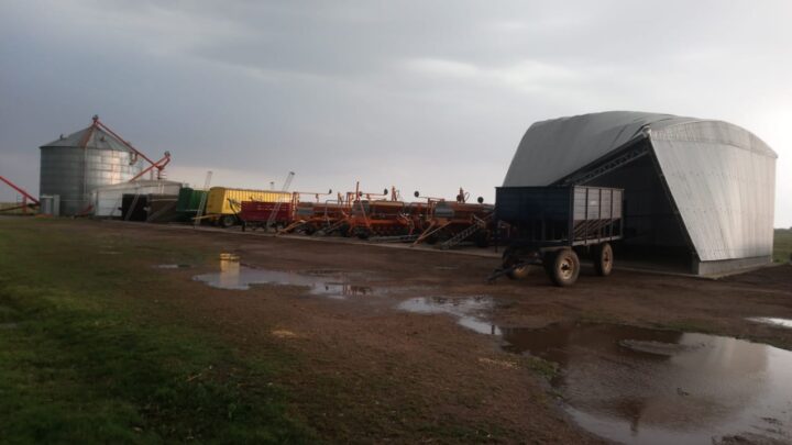 FUERTES VIENTOS PROVOCARON DAÑOS EN LA ZONA RURAL DE BALNEARIA Y TORO PUJIO