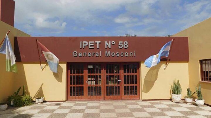 LA PUERTA: SE LES CORTABA INTERNET EN LA ESCUELA Y FABRICARON UN SERVIDOR