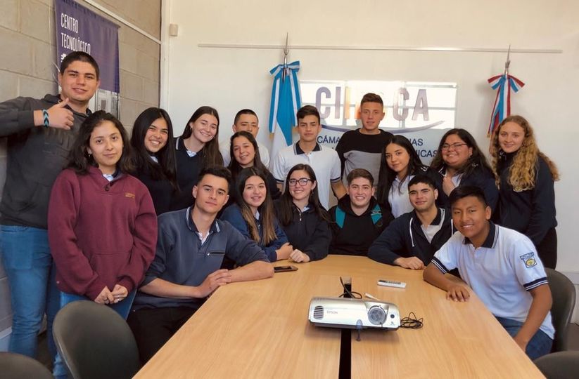 LA PUERTA: SIN PASANTÍAS ALUMNOS CREARON UNA EMPRESA PARA HACER SU PRÁCTICA INFORMÁTICA LA PUERTA: SIN PASANTÍAS ALUMNOS CREARON UNA EMPRESA PARA HACER SU PRÁCTICA INFORMÁTICA