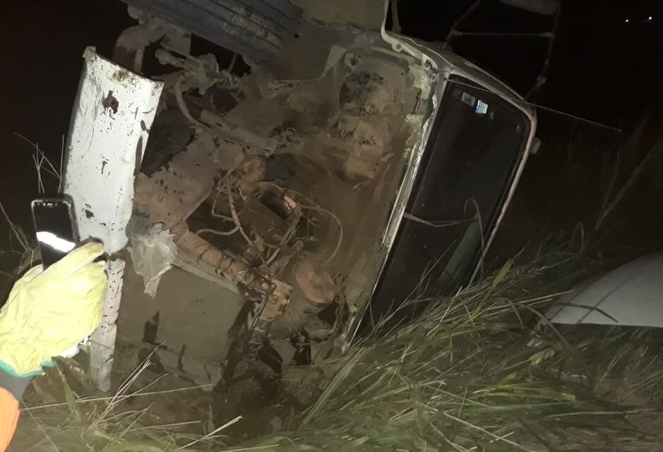 MARULL: UN CAMIÓN LECHERO VOLCÓ EN LA ZONA RURAL MARULL: UN CAMIÓN LECHERO VOLCÓ EN LA ZONA RURAL
