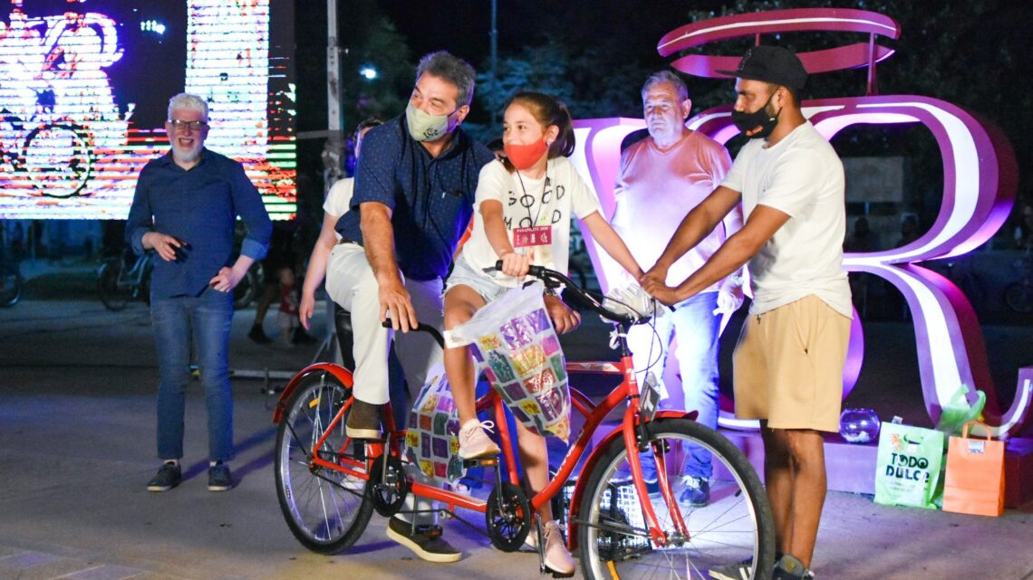 VILLA SANTA ROSA CELEBRÓ SUS 299 AÑOS EN BICICLETA