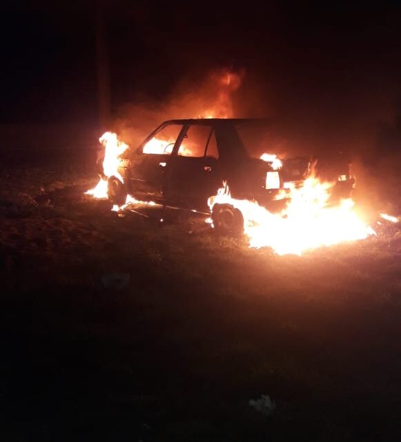 BRINKMANN: SE INCENDIÓ UN AUTO EN PLENA CIUDAD BRINKMANN: SE INCENDIÓ UN AUTO EN PLENA CIUDAD