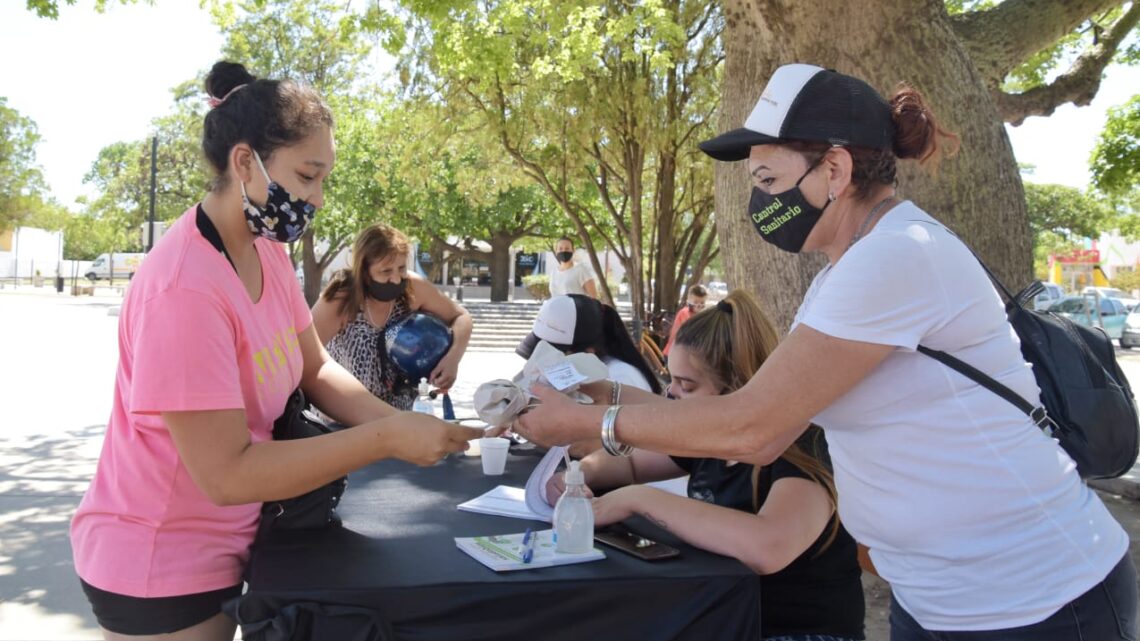 ARROYITO: LA MUNI ENTREGÓ 300 KITS DE SEMILLAS PARA HUERTAS