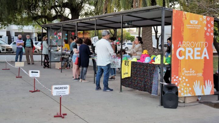 ARROYITO: VOLVIÓ LA FERIA DE ARTESANOS A LA PLAZA