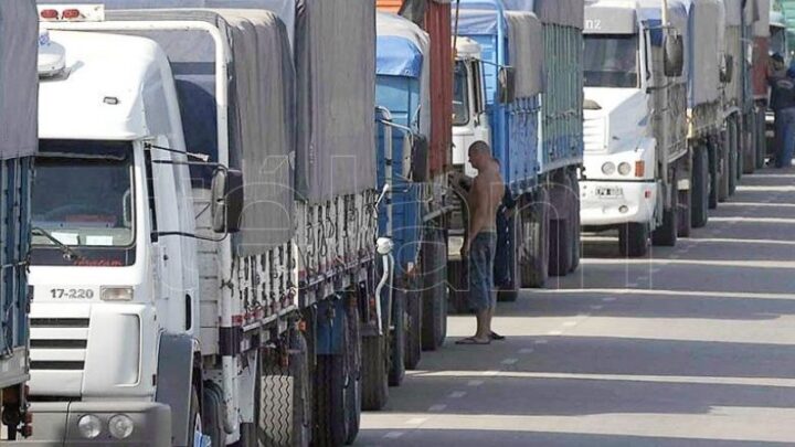 PAÍS: TRANSPORTISTAS DE CEREALES VAN AL PARO ESTE SÁBADO