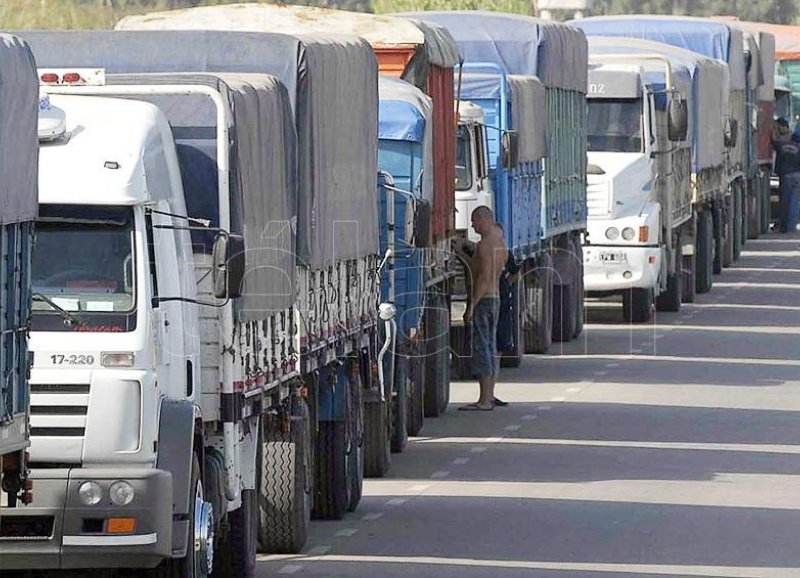 PAÍS: TRANSPORTISTAS DE CEREALES VAN AL PARO ESTE SÁBADO PAÍS: TRANSPORTISTAS DE CEREALES VAN AL PARO ESTE SÁBADO