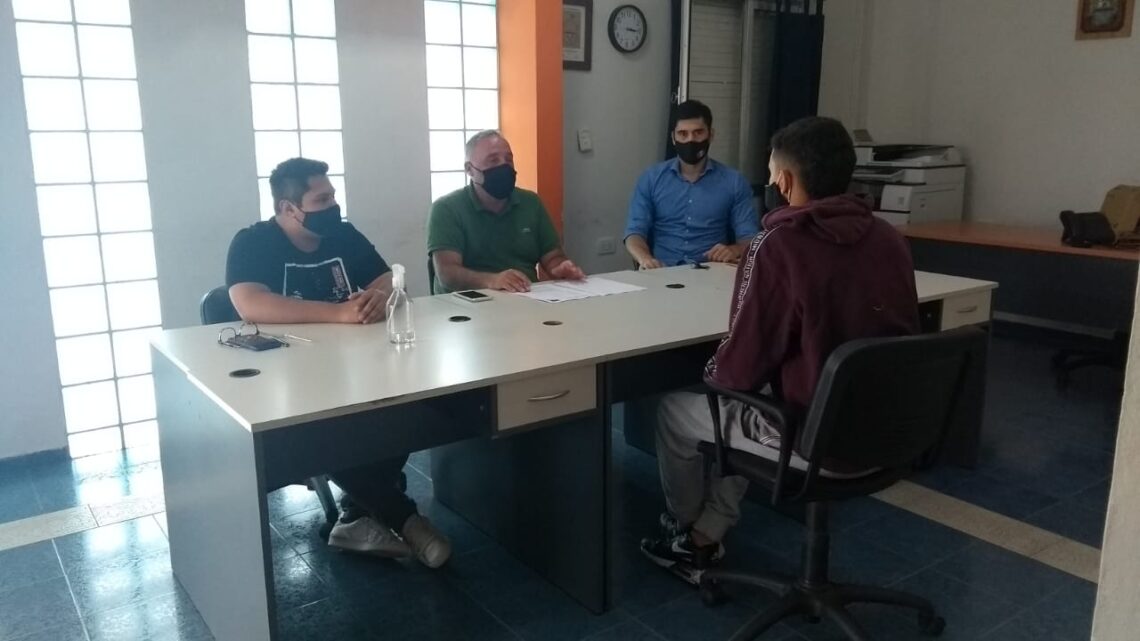 RÍO PRIMERO: LA OBRA DE PAVIMENTO GENERA EMPLEOS LOCALES RÍO PRIMERO: LA OBRA DE PAVIMENTO GENERA EMPLEOS LOCALES