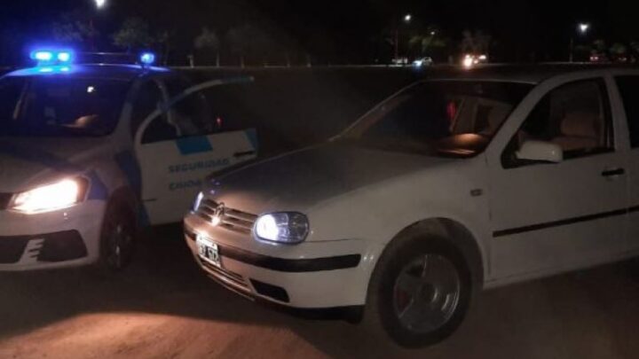 ARROYITO: LOS ENCONTRARON ORINANDO NICHOS DEL CEMENTERIO