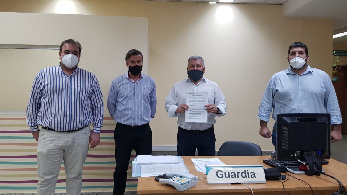 EL INTENDENTE GUSTAVO BENEDETTI FIRMÓ EL CONVENIO PARA LA ATENCIÓN CON APROSS EN EL HOSPITAL MUNICIPAL EL INTENDENTE GUSTAVO BENEDETTI FIRMÓ EL CONVENIO PARA LA ATENCIÓN CON APROSS EN EL HOSPITAL MUNICIPAL
