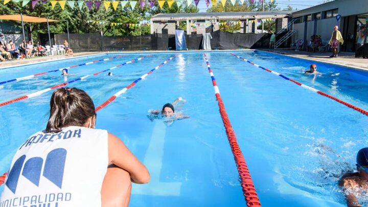 MARULL: SE CONCRETÓ UNA COMPETENCIA LOCAL DE NATACIÓN