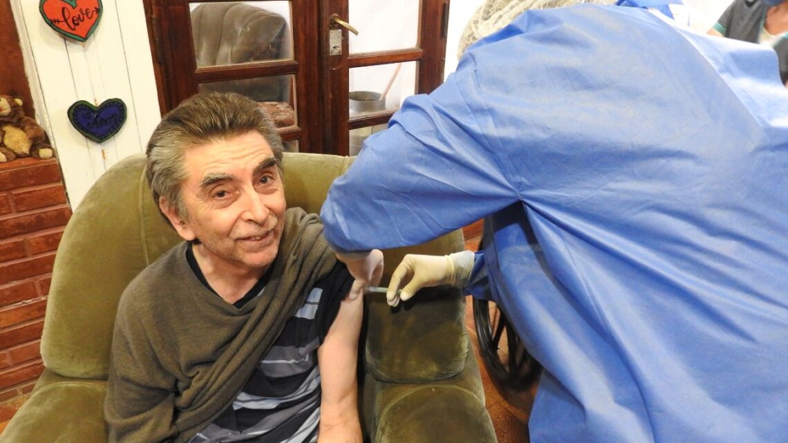 RÍO PRIMERO – COVID: EQUIPO DE SALUD MUNICIPAL EMPEZÓ A VACUNAR A LOS ADULTOS MAYORES