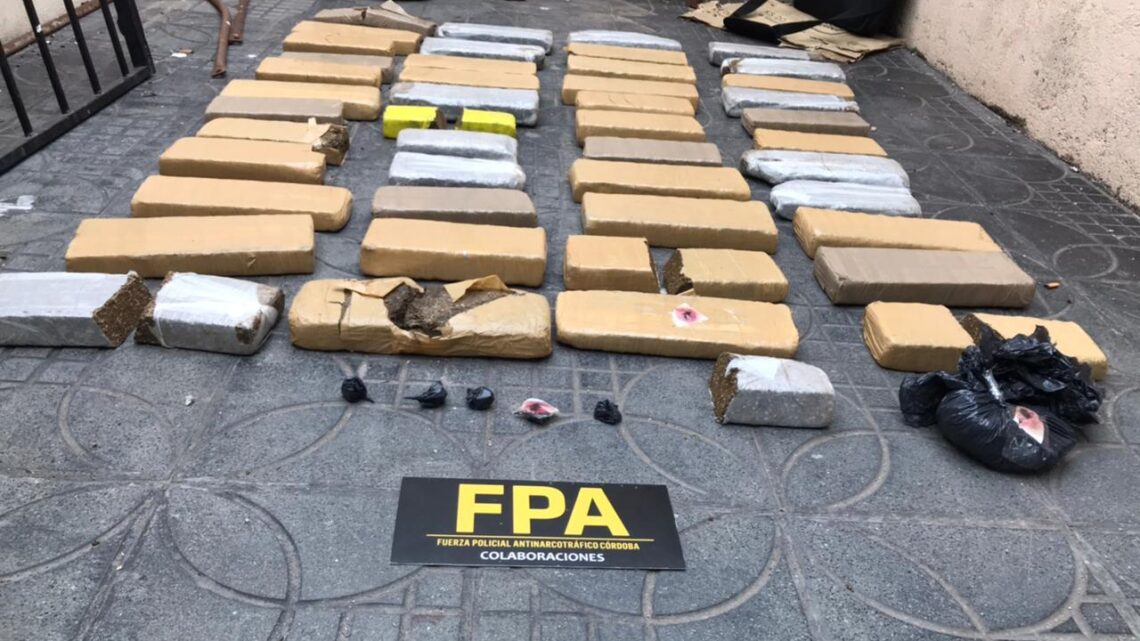 FUERON POR UNA DETENCIÓN Y SE ENCONTRARON CON MÁS DE 45 KILOS DE DROGAS