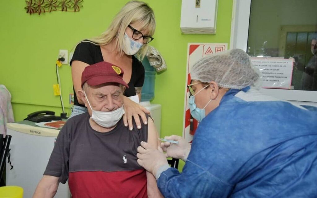 ARROYITO: RECIDENTES DEL HOGAR JUAN XXIII RECIBIERON LA VACUNA COVID