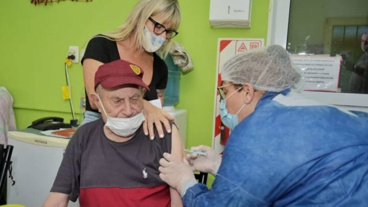 ARROYITO: RECIDENTES DEL HOGAR JUAN XXIII RECIBIERON LA VACUNA COVID