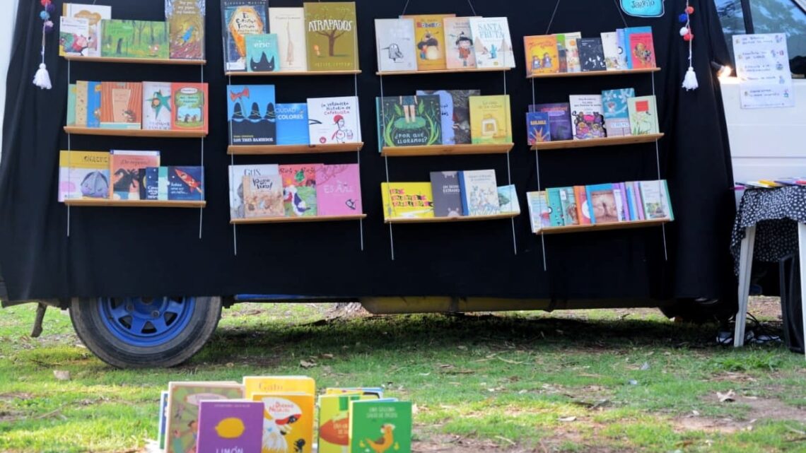 ARROYITO: LA BIBLIOTECA POPULAR PASÓ POR EL BALNEARIO