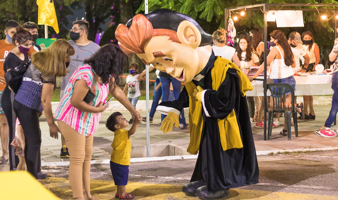 VILLA SANTA ROSA ACTIVA: OTRA NOCHE DE PLAZA Y ARTESANÍAS